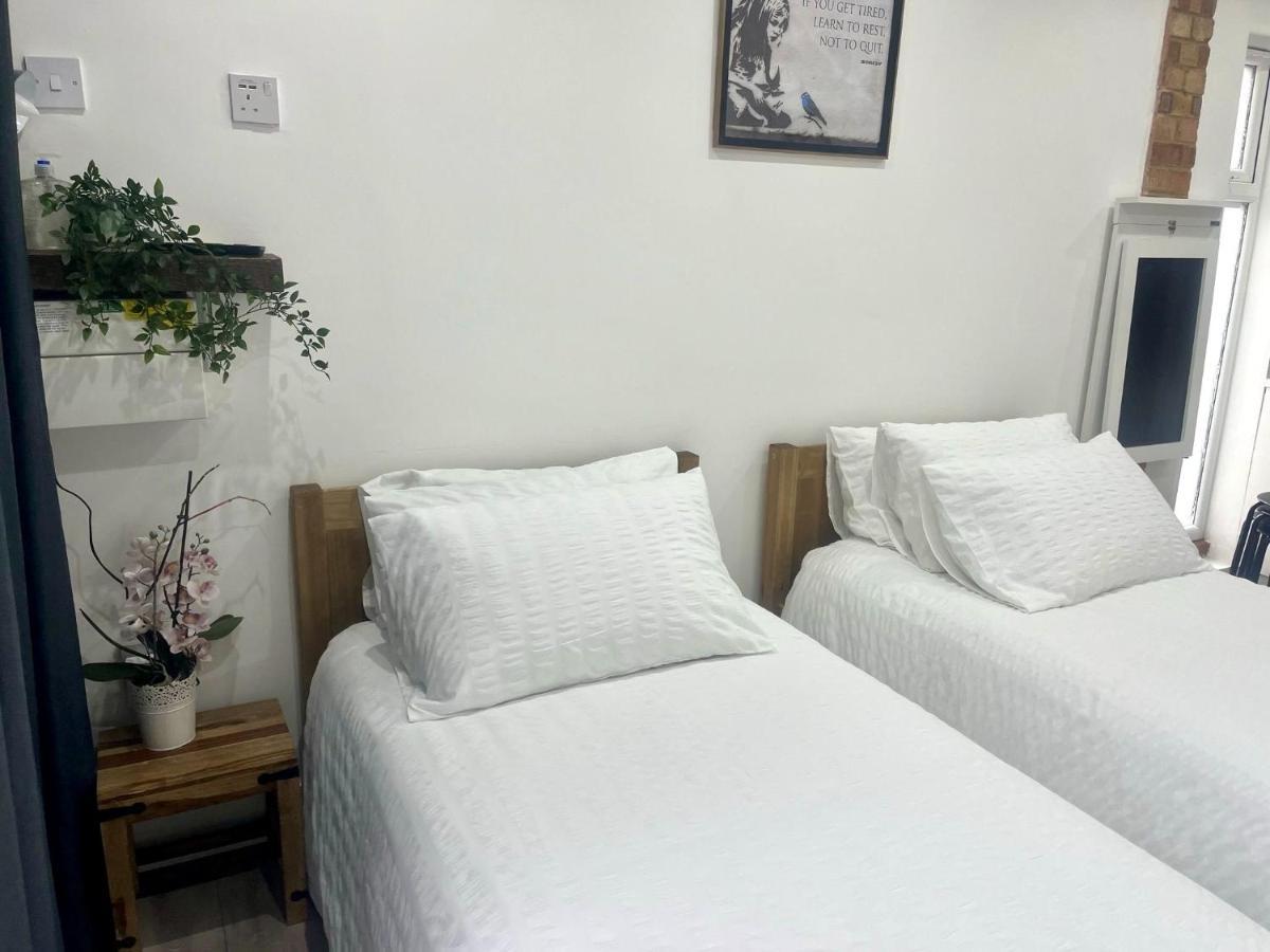 Great Near Airport - Super Host 2 Years Running! Apartment *