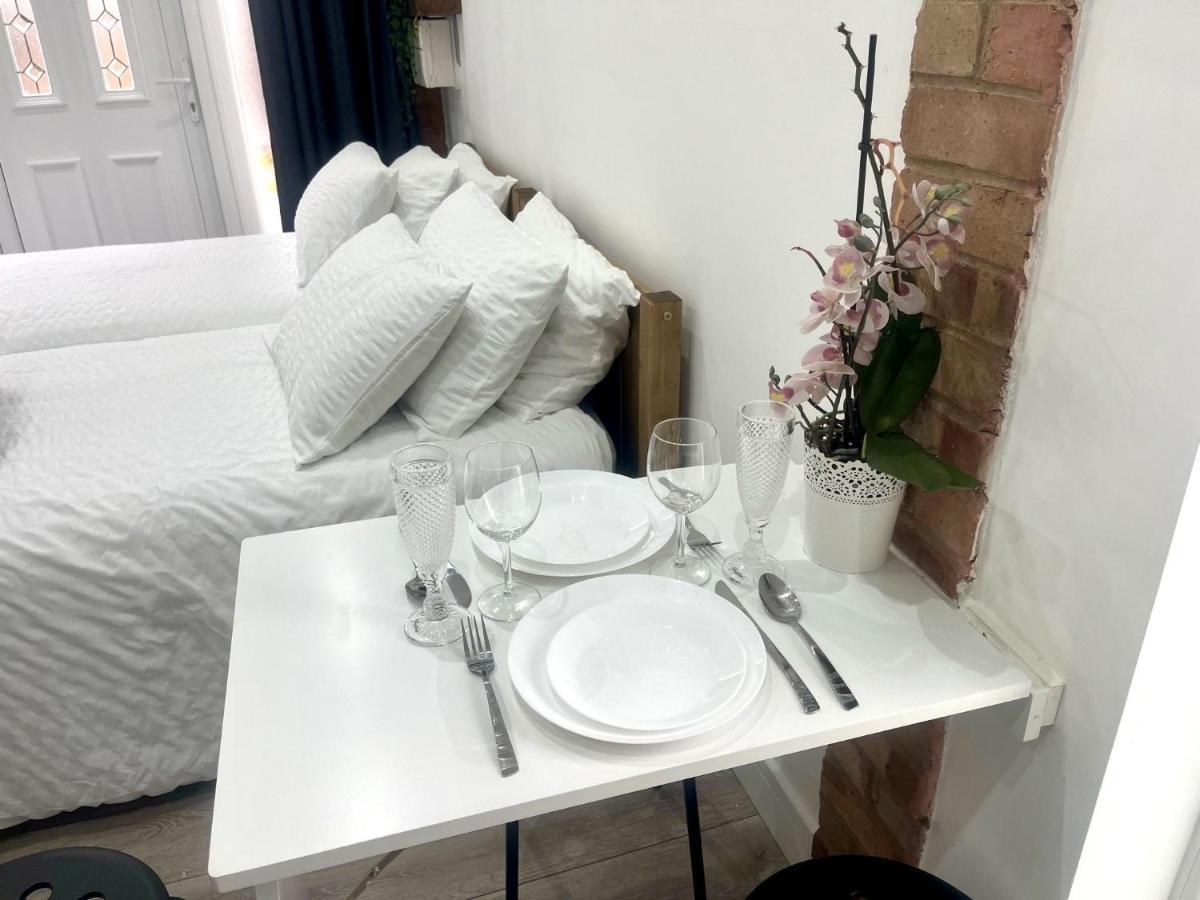 Great Near Airport - Super Host 2 Years Running! Apartment