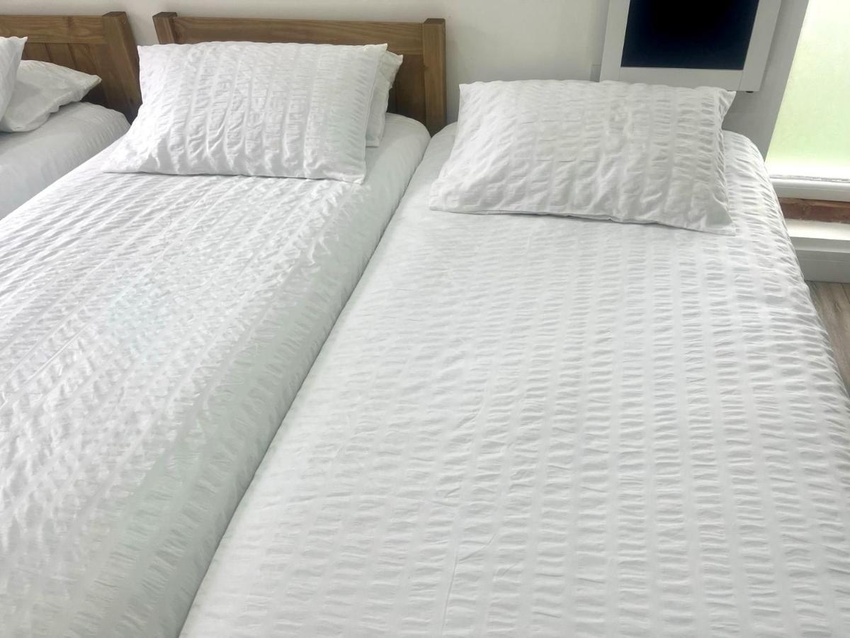 Great Near Airport - Super Host 2 Years Running! Apartment