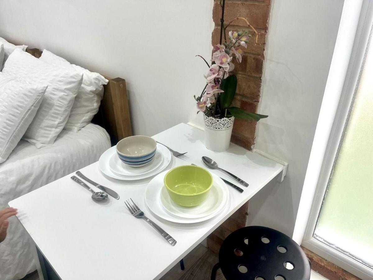 Great Near Airport - Super Host 2 Years Running! Apartment *
