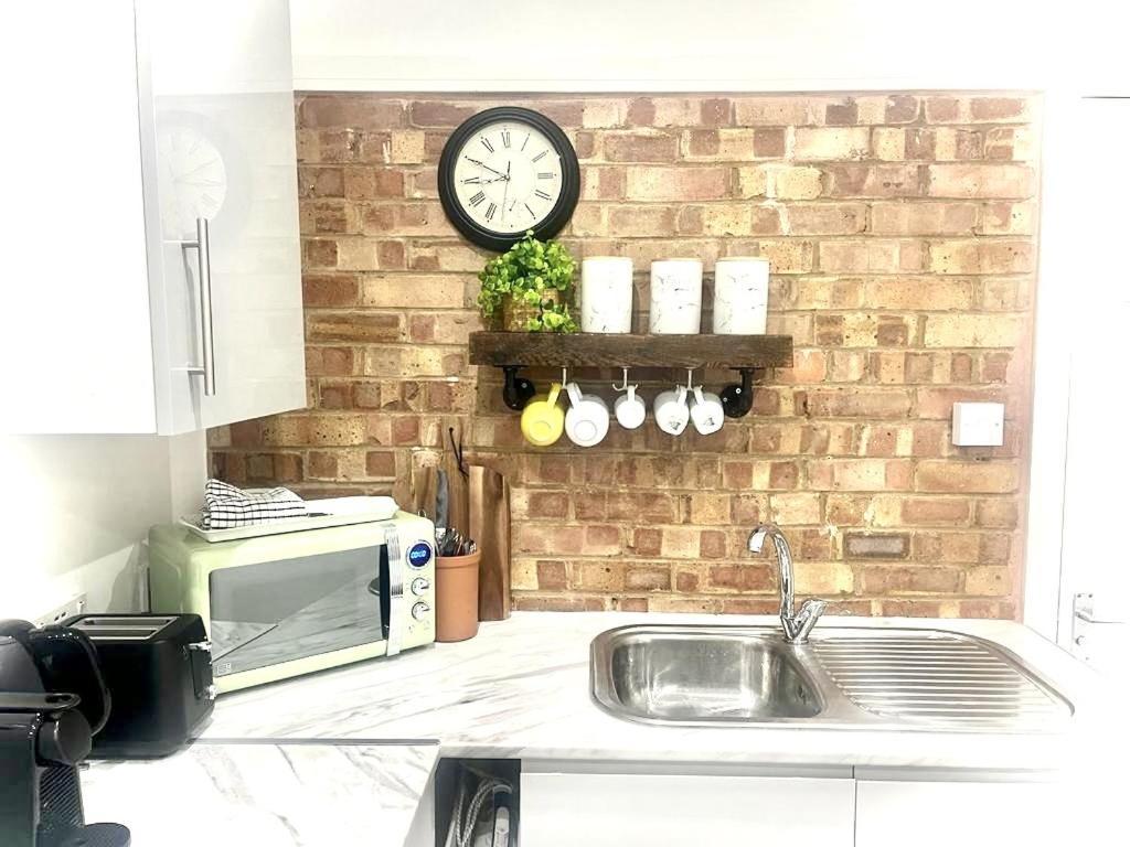 Great Near Airport - Super Host 2 Years Running! Apartment Luton (Bedfordshire)