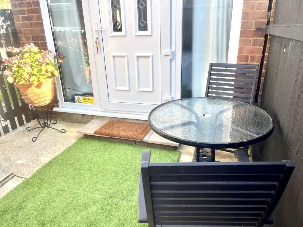 Great Near Airport - Super Host 2 Years Running! * Luton (Bedfordshire)