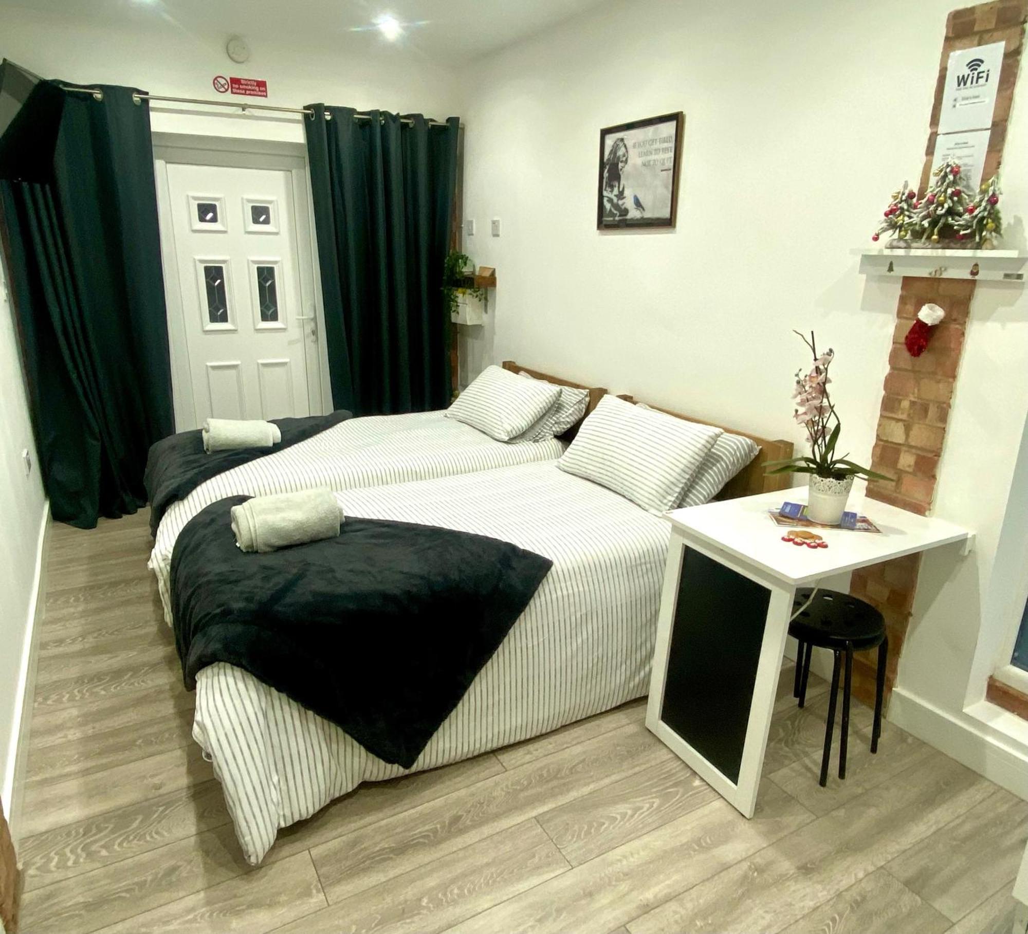 Great Near Airport - Super Host 2 Years Running!